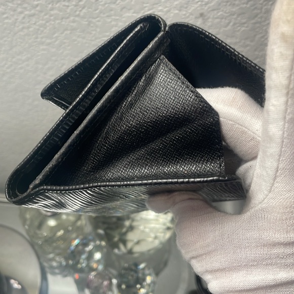 EUC Vintage LOUIS VUITTON Epi Leather Elise
Wallet - Picture 12 of 13